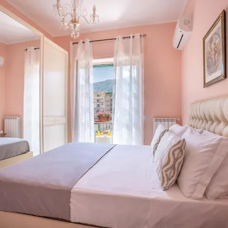 Apartment Sorrentovibes - In With Balcony And View Sorrento